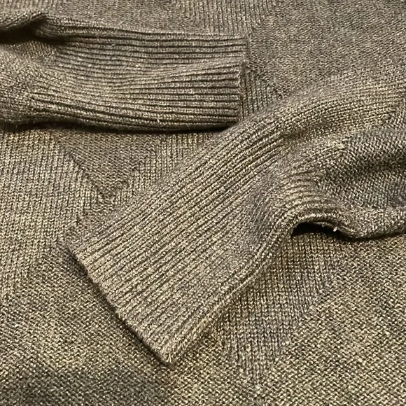 Banana Republic Olive Green Turtleneck Sweater, Fall Sweater, Size M - Picture 7 of 10